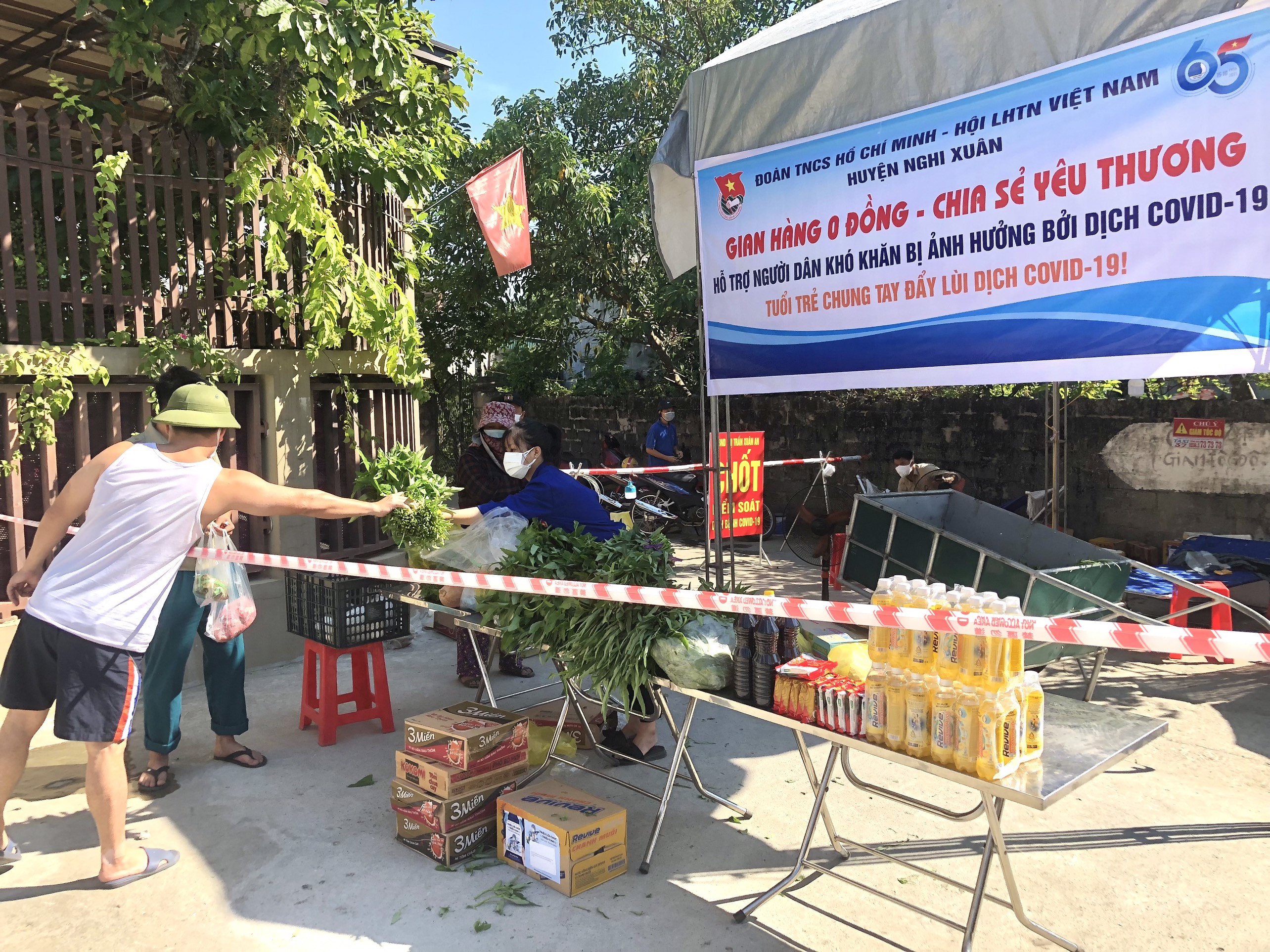 Hà Tĩnh: Sức trẻ tình nguyện tham gia phòng, chống dịch Covid-19