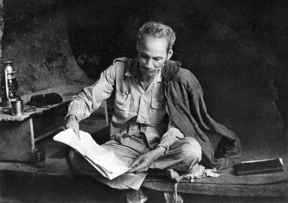 Tư tưởng Hồ Chí Minh: Hãy tìm hiểu về tư tưởng Hồ Chí Minh, một người đã dành cả cuộc đời để đấu tranh cho độc lập, tự do của đất nước. Bức ảnh liên quan sẽ cho bạn cái nhìn gần hơn về những giá trị mà ông đã góp phần xây dựng cho đất nước chúng ta.