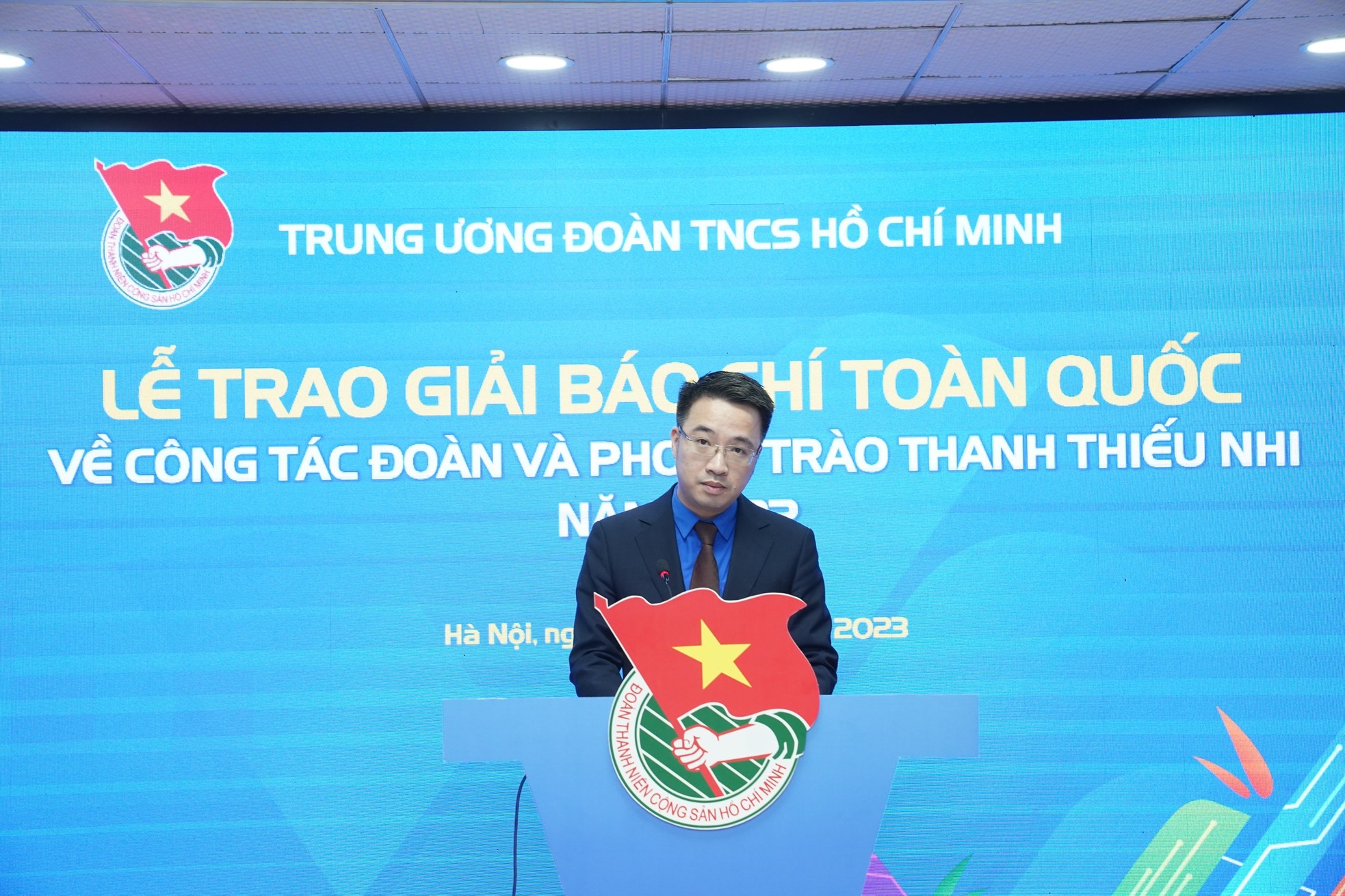 Tướng Nguyễn Chí Vịnh trong ký ức bạn văn - VnExpress Giải trí