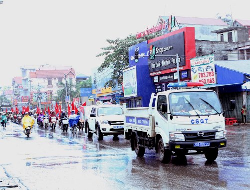 Đông đảo Đoàn viên thanh niên tham gia diễu hành tuyên truyền hưởng ứng Ngày pháp luật năm 2016