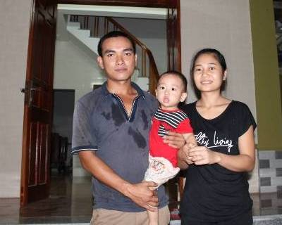 Gia đình nhỏ hạnh phúc của anh Hoàng Văn Thông