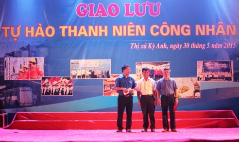 Đoàn viên thanh niên các doanh nghiệp tại Khu Kinh tế Vũng Áng ủng hộ Quỹ Đoàn thanh niên tham gia Xây dựng nông thôn mới của Tỉnh đoàn Hà Tĩnh