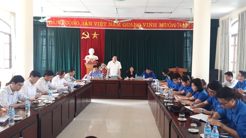 Đồng chí Hoàng Duy Chinh- Phó Bí thư Tỉnh ủy, Trưởng Đoàn đại biểu Quốc hội đơn vị tỉnh Bắc Kạn phát biểu tại Hội nghị.