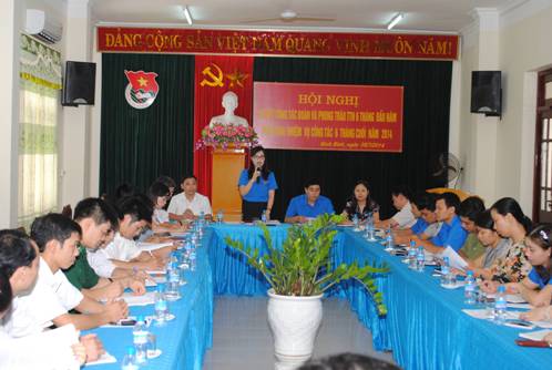 Đồng chí Đinh Thị Phượng, TUV, Ủy viên BCH TW Đoàn, Bí thư Tỉnh đoàn phát biểu chỉ đạo tại hội nghị