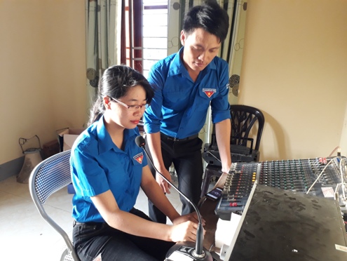 Đoàn xã Cẩm Thăng, huyện Cẩm Xuyên thực hiện chương trình phát thanh “Ngày mới với an toàn giao thông”