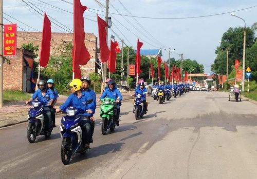  Đông đảo ĐVTN tham gia chương trình đã diễu hành tại một số tuyến đường trọng điểm của T.P Thái Nguyên nhằm tuyên truyền ý thức chấp hành luật giao thông đến với đông đảo người dân.