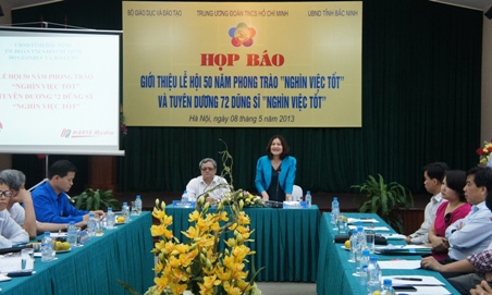 Chị Nguyễn Thị Hà phát biểu tại buổi họp báo