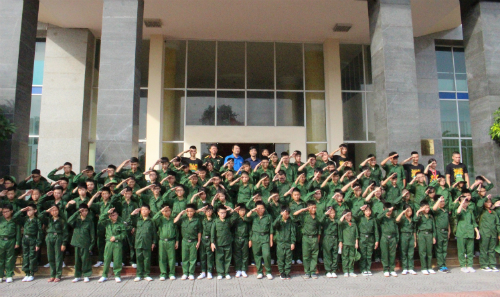 100 chiến sĩ nhí tham gia Học kì trong quân đội lớp 2