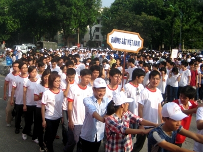 Tuổi trẻ đường sắt Việt Nam hưởng ứng đi bộ ủng hộ các nạn nhân chất độc da cam