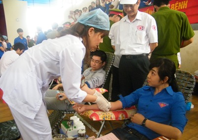 Đoàn viên hiến máu tình nguyện tại Lễ phát động