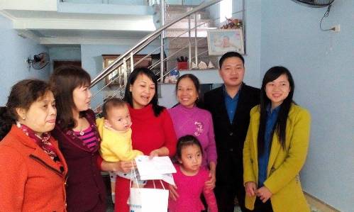  Tuổi trẻ TP. Thái Nguyên đến thăm và tặng quà gia đình chiến sỹ Lê Anh Tú