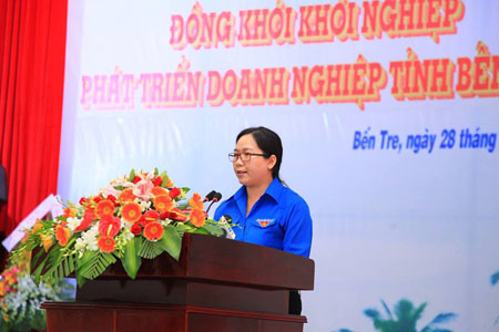 Đồng chí Nguyễn Thị Hồng Nhung - Bí thư Tỉnh đoàn, Chủ tịch Hội LHTN Việt Nam tỉnh Bến Tre phát biểu tại Lễ khởi động