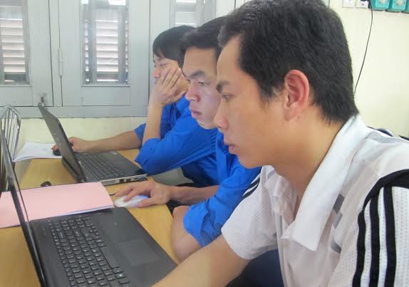 Các học viên đang thực tập phần mềm quản lý đoàn viên.