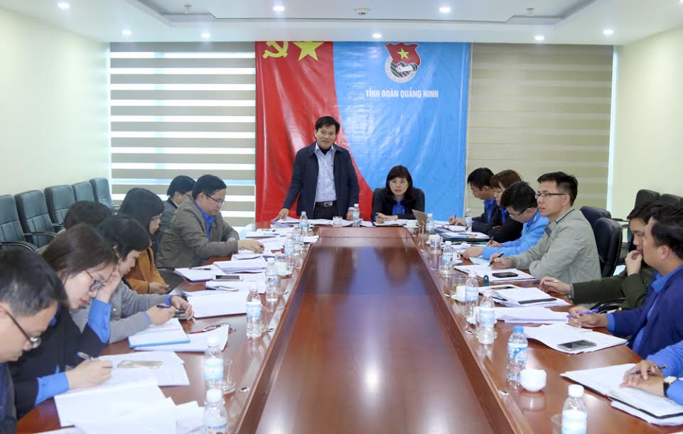 Đồng chí Nguyễn Xuân Hùng, Ủy viên Ban Thường vụ, Chánh Văn phòng Trung ương Đoàn phát biểu tại buổi làm việc
