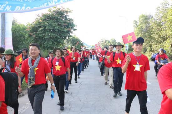 Các đại biểu tham gia Hành trình “Tuổi trẻ Kiên Giang – vì biển đảo quê hương” năm 2017.