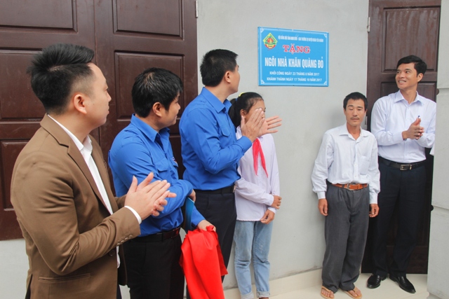 Khánh thành ngôi nhà “Khăn quàng đỏ” cho gia đình em Phan Thị Lan Trang