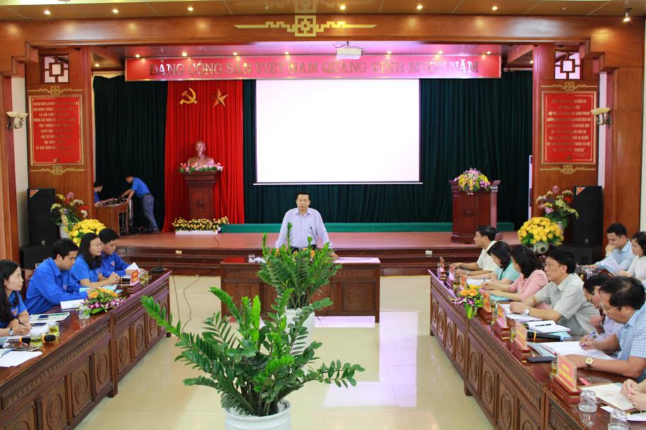 Đồng chí Nguyễn Nhân Chiến - Bí thư Tỉnh ủy chủ trì cuộc họp