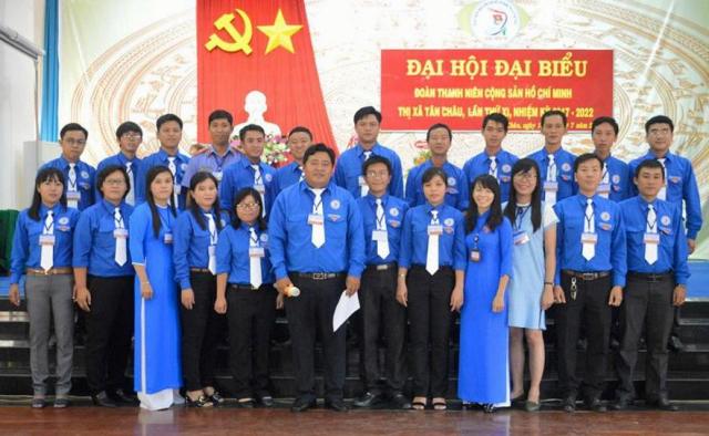 Hình 1-Ban Chấp hành Đoàn TNCS Hồ Chí Minh thị xã Tân Châu khóa XI ra mắt Đại hội