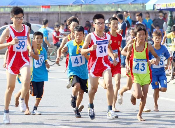 các vận động viên tham gia thi đấu Giải Việt Dã.
