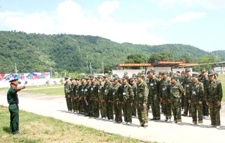 Buổi huấn luyện "Học kỳ trong quân đội" tại Trường Quân sự tỉnh.