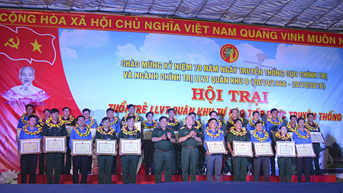 Thủ trưởng Cục chính trị Quân khu 9 và Bộ chỉ huy quân sự tỉnh Bạc Liêu tuyên dương 25 cá nhân tiệu biểu