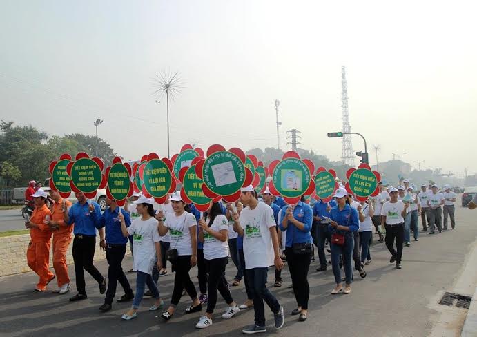 Diễu hành tuyên truyền trên Đại lộ Hùng Vương