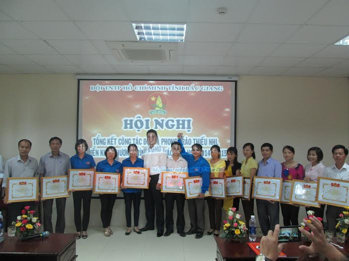 Bắc Giang: Tổng kết Công tác Đội và PTTN năm học 2013 – 2014 và Tập huấn kỹ năng, nghiệp vụ công tác Đội năm học 2014-2015