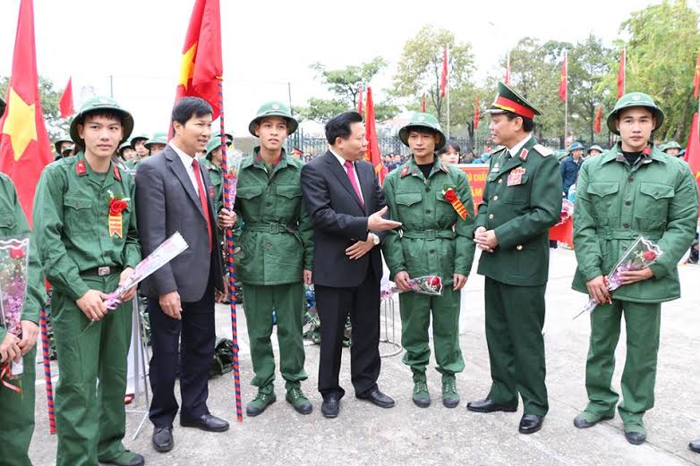 Đồng chí Nguyễn Nhân Chiến – Bí thư Tỉnh ủy gặp mặt, động viên các tân binh huyện Từ Sơn lên đường nhập ngũ 2016