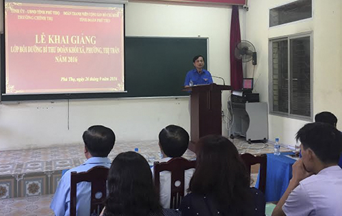 Đồng chí Phạm Thanh Tùng- TUV- UV BTV Trung ương Đoàn- Bí thư Tỉnh đoàn Phú Thọ phát biểu tại lễ khai giảng lớp bồi dưỡng