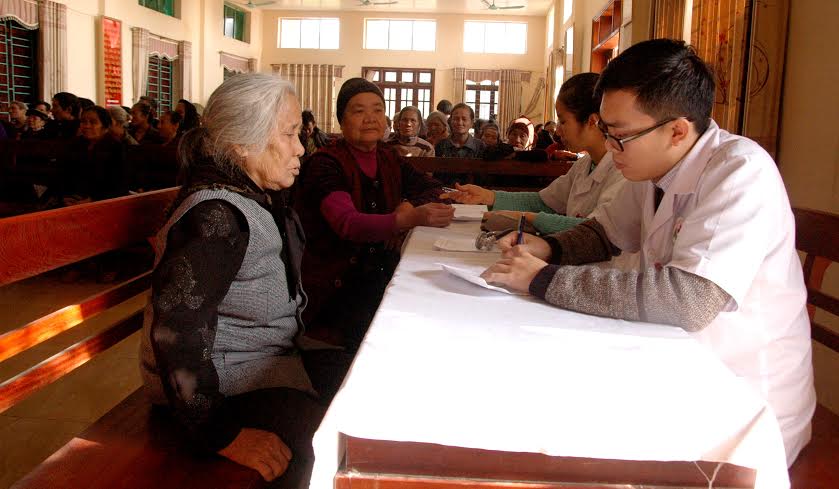Hội Thầy thuốc trẻ tỉnh tư vấn, khám, cấp phát thuốc miễn phí cho 150 đối tượng chính sách huyện Lương Tài. 