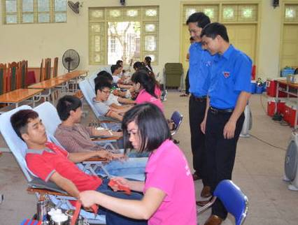  450 Sinh viên tình nguyện đăng ký hiến máu