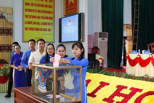 199 đại biểu chính thức đại diện cho gần 20 nghìn đoàn viên thanh niên thành phố Thái Nguyên bỏ phiếu bầu BCH Thành Đoàn Thái Nguyên khóa XVI, nhiệm kỳ 2017-2022