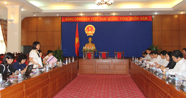Đồng chí Nguyễn Thúy Hiền phát biểu tại hội nghị