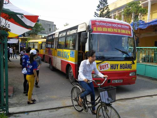 Xe bus miễn phí cho các thí sinh tại Đại học Hải Dương