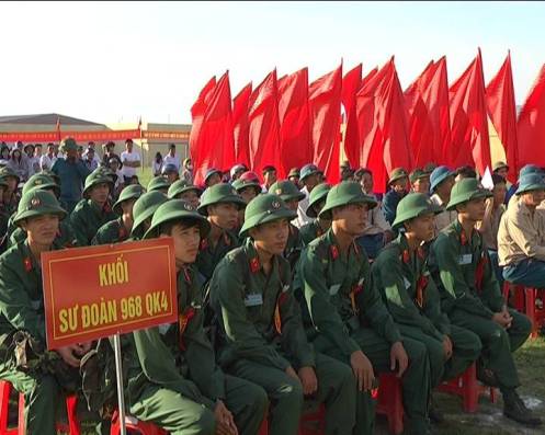 Tân binh huyện Cẩm Xuyên trong ngày giao quân