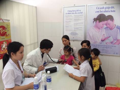 Đoàn Bác sĩ khám, tư vấn, sàng lọc tim bẩm sinh cho trẻ em tại Thị xã Chí Linh