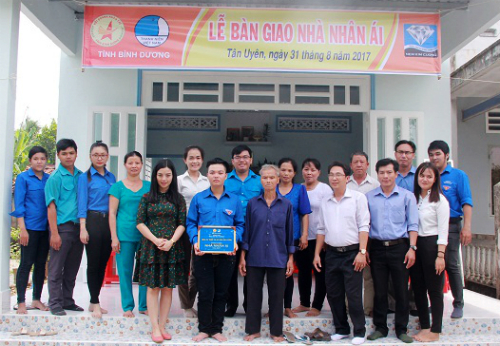 Bàn giao Nhà Nhân ái cho  thanh niên công nhân Bùi Cao Đông Trúc tại khu phố Tân Ba, phường Thái Hòa, Tân Uyên, Bình Dương