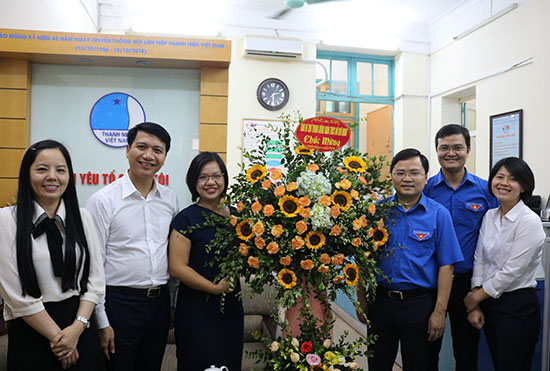  Thay mặt Thường trực Hội LHTN Việt Nam, đồng chí Nguyễn Thị Thu Vân đã gửi lời chúc sức khỏe tới lãnh đạo, cán bộ Hội qua các thời kỳ.