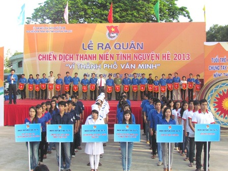3.	Ra mắt 6 đội hình chuyên và 23 đơn vị trực thuộc Thành Đoàn nhận cờ lệnh thực hiện Chiến dịch thanh niên tình nguyện hè thành phố Cần Thơ năm 2013.