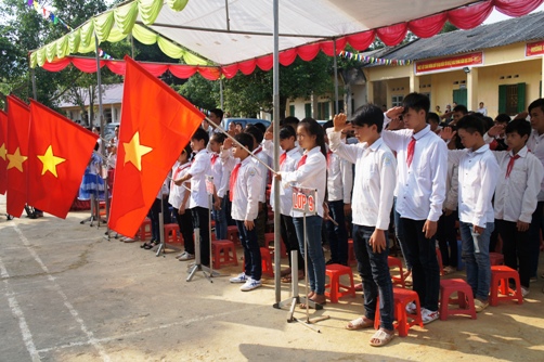 Các em học sinh tham gia Chào cờ tại Lễ Khai giảng năm học mới