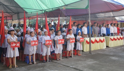 Các em học sinh Trường An Tảo tham dự chương trình