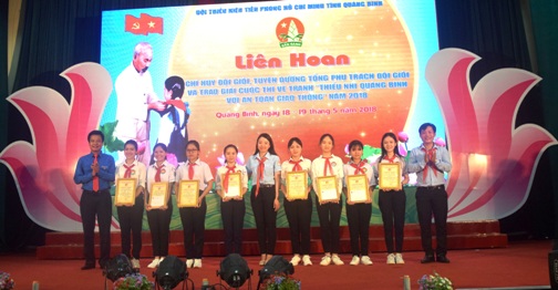 Ban tổ chức đã trao giải cho các chỉ huy Đội giỏi  đạt thành tích cao tại Hội thi