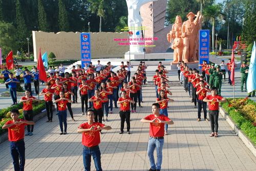 ĐVTN tham gia Ngày hội “Tôi yêu Tổ quốc tôi” tại Công viên tượng đài Đồng Khởi