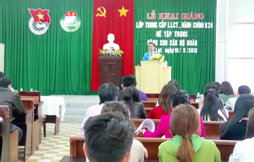 Đồng chí Phan Đức Thái - Phó Bí thư thường trực Tỉnh đoàn phát biểu khai mạc lớp học
