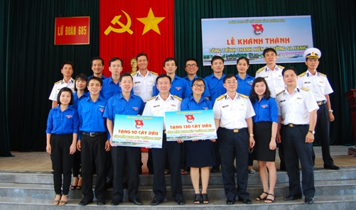 Tuổi trẻ Thái Nguyên và Khánh Hòa bàn giao công trình thanh niên “Trường Sa xanh” cho Lữ Đoàn 685