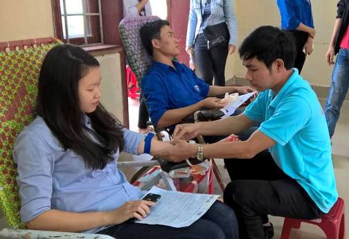 Đoàn viên, sinh viên hiến máu tình nguyện
