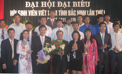 lãnh đạo TW Đoàn, UBND tỉnh tặng hoa chúc mừng Ban chấp hành Hội sinh viên Việt Nam tỉnh Bắc Ninh lần thứ I, nhiệm kỳ 2011 - 2016.