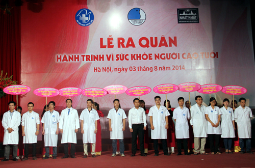 Câu lạc bộ Thầy thuốc trẻ các bệnh viện tại Hà Nội ra mắt. Từ đây, vai trò của tuổi trẻ ngành y sẽ được phát huy mạnh mẽ hơn vì sức khỏe của cộng đồng, của nhân dân.