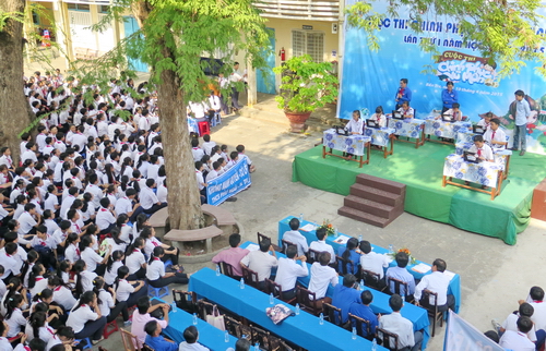 Gần 1000 học sinh trường THCS Thành phố Bến Tre đã đến cổ vũ cho Cuộc thi