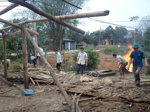ĐVTN giúp đỡ các hộ gia đình khắc phục hậu quả sau trận mưa đá lịch sử tại huyện Hàm Yên